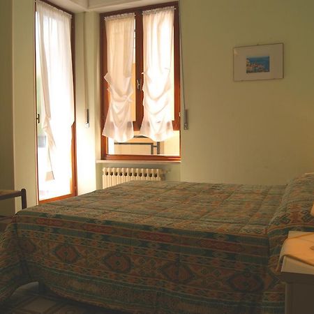 La Terrazza Tra Pini E Mare Apartamento San Bartolomeo Al Mare Quarto foto