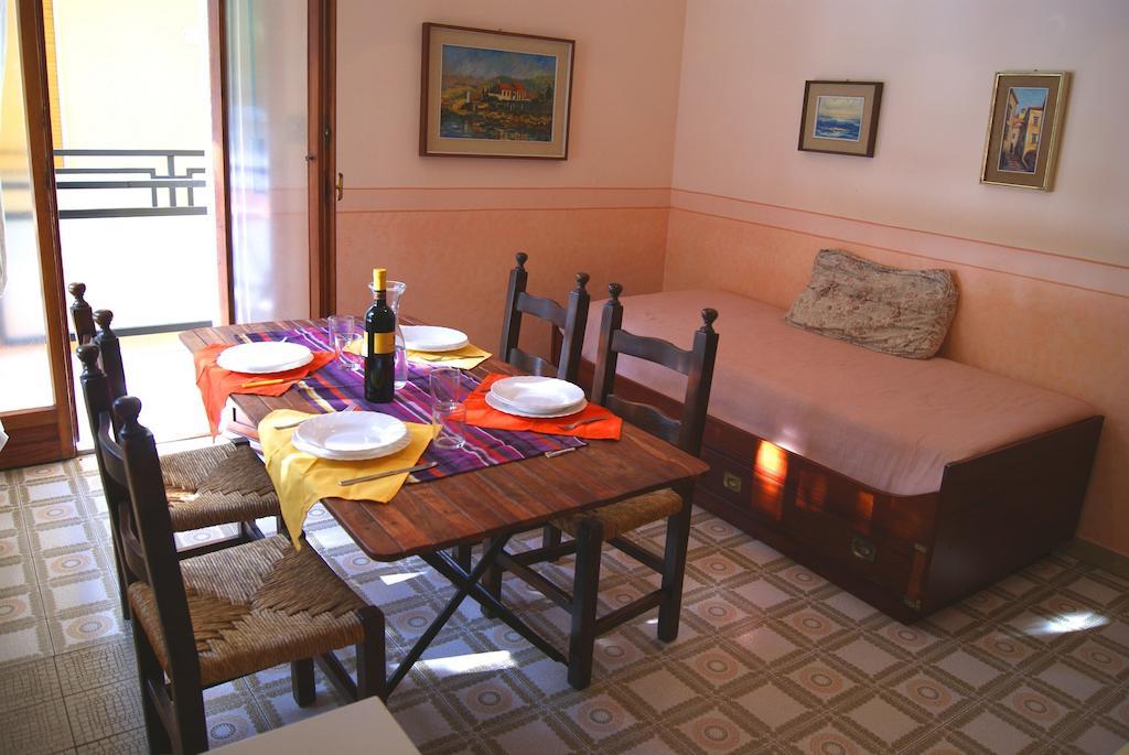 La Terrazza Tra Pini E Mare Apartamento San Bartolomeo Al Mare Quarto foto