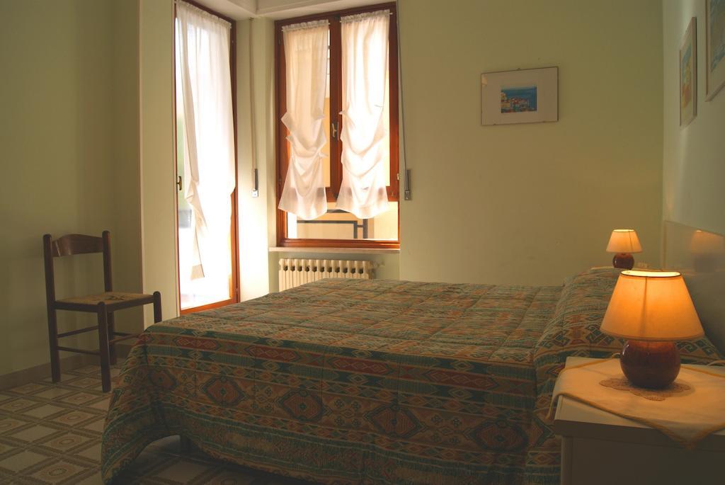 La Terrazza Tra Pini E Mare Apartamento San Bartolomeo Al Mare Quarto foto